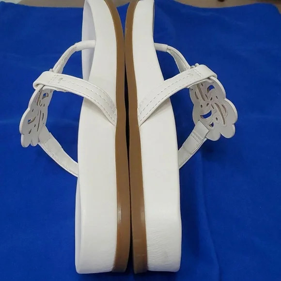 Sandles - Picture 4 of 5